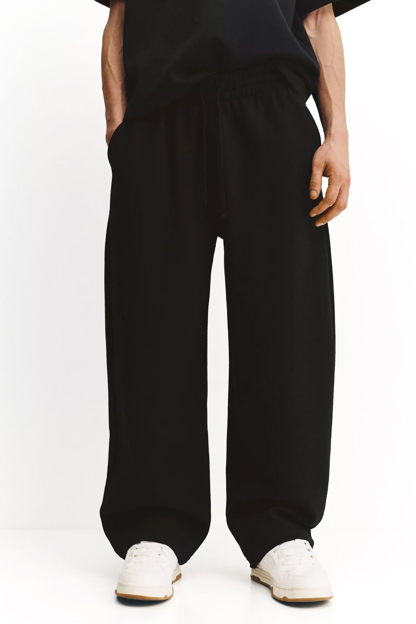 ROULETTE SWEATPANTS — BLACK