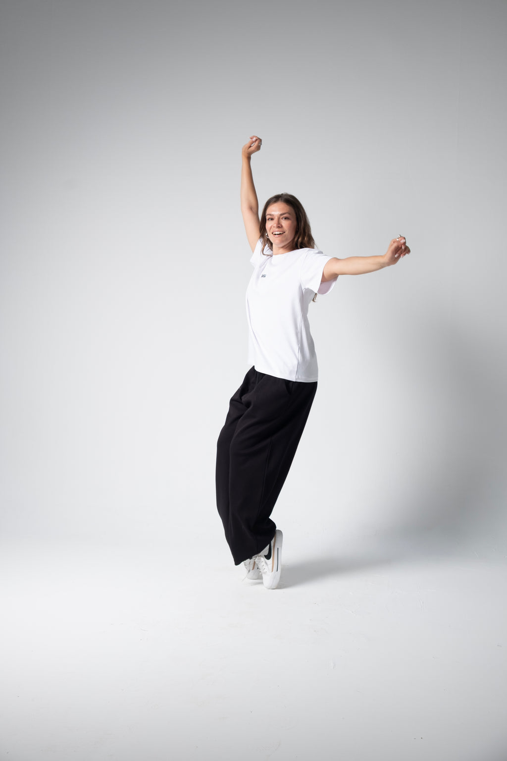 COMMIT TEE — WHITE