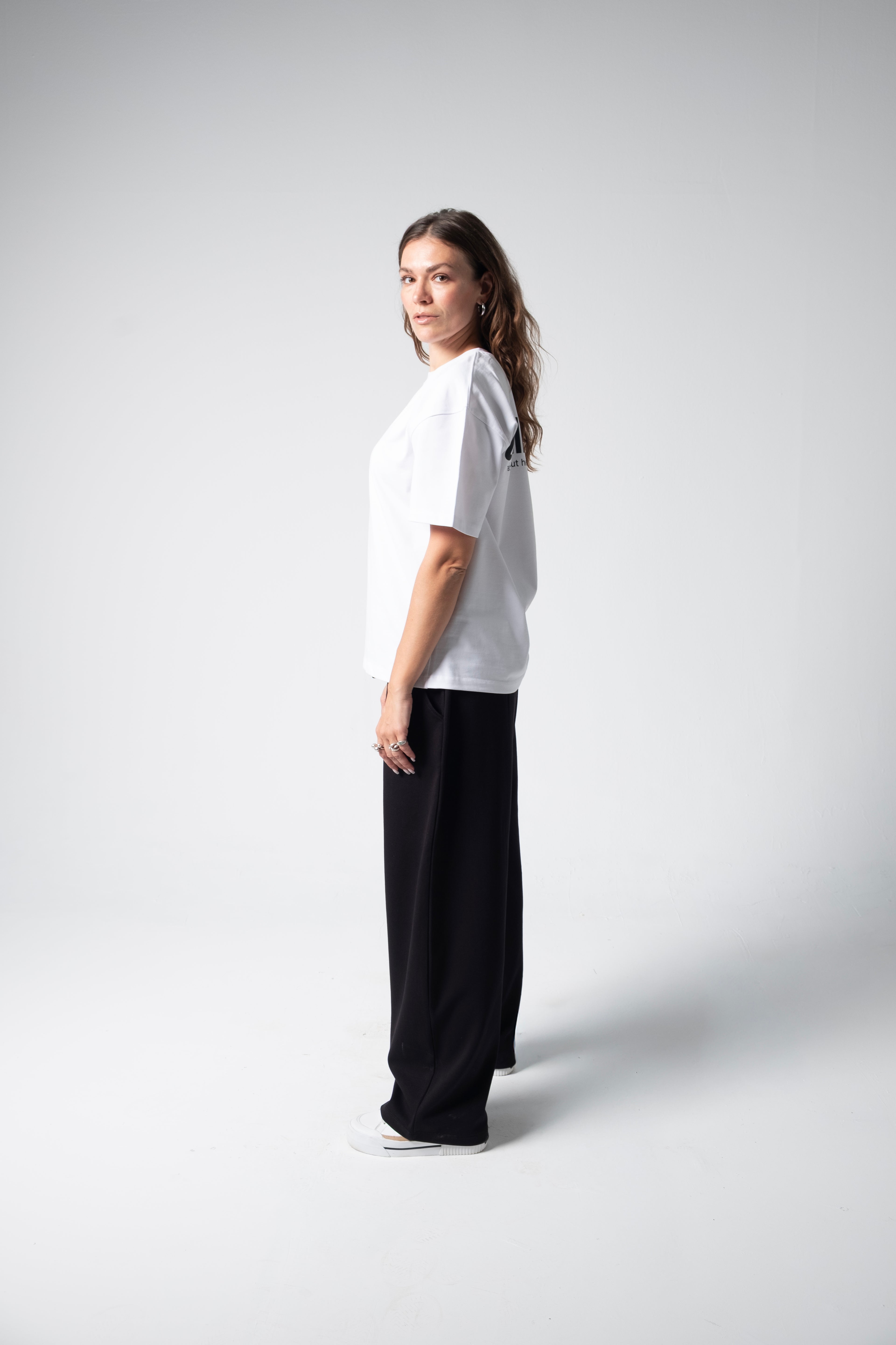 COMMIT TEE — WHITE