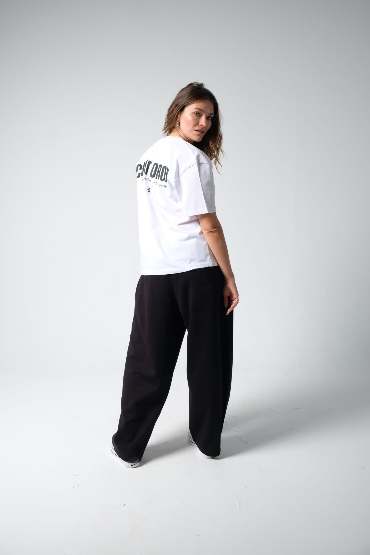COMMIT TEE — WHITE
