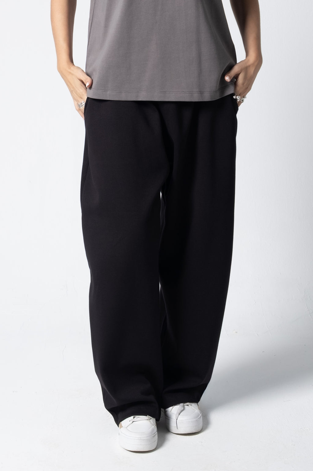 ROULETTE SWEATPANTS — BLACK