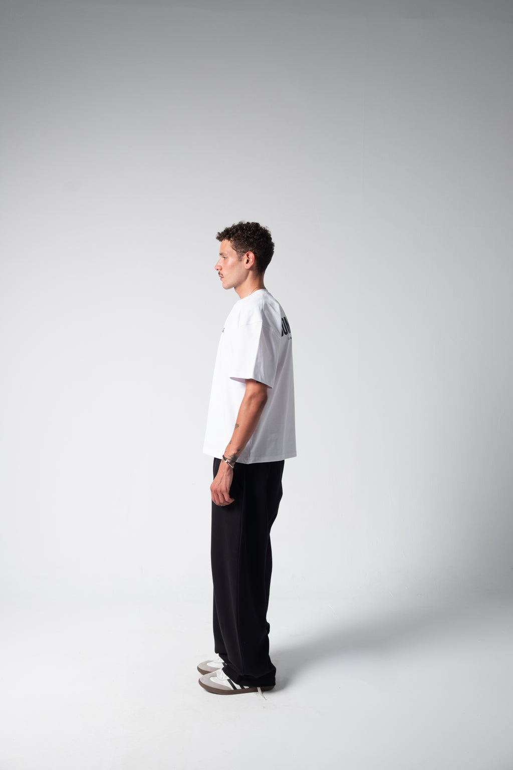 COMMIT TEE — WHITE