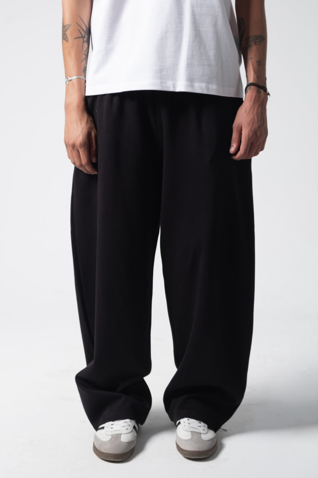 ROULETTE SWEATPANTS — BLACK